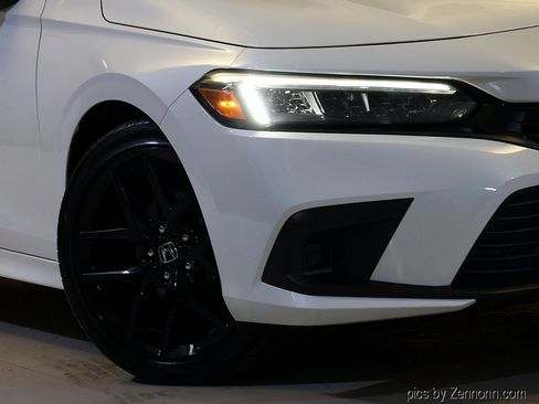 Used 2023 Honda Civic Sport image 3