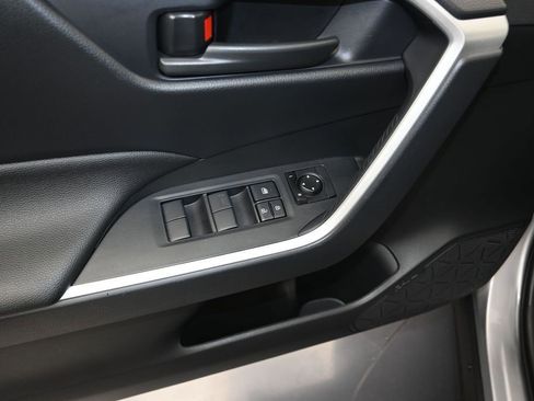 Used 2025 Toyota RAV4 LE AWD/4WD image 11