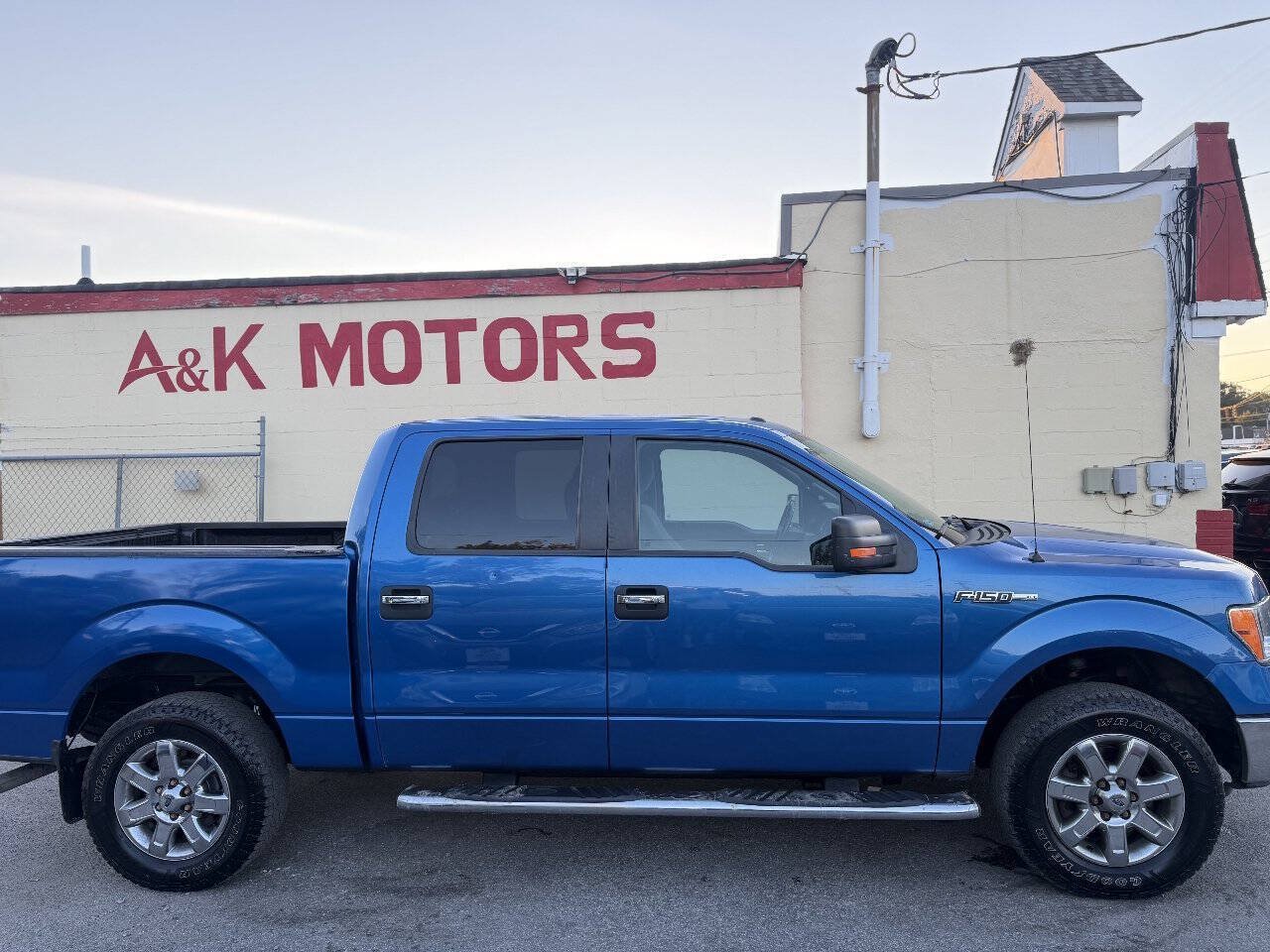Used 2014 Ford F150 XLT w/ Equipment Group 302A Luxury AWD/4WD image 9