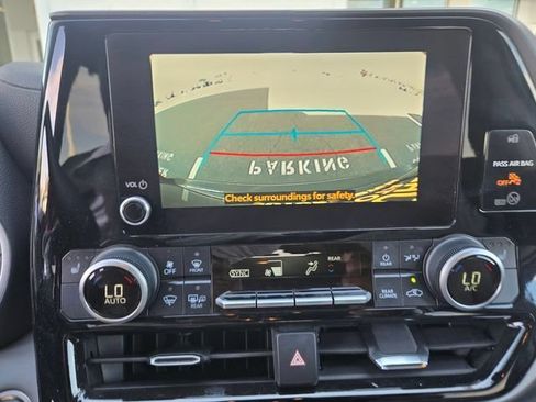 Certified 2024 Toyota Highlander XLE AWD/4WD image 14