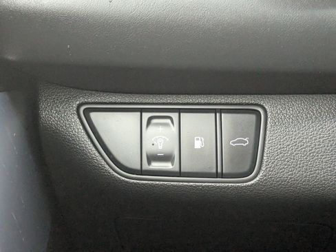 Used 2023 Genesis G70 2.0T image 21