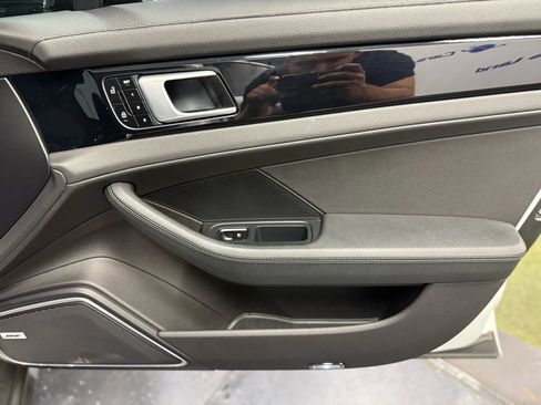 Used 2021 Porsche Panamera image 26