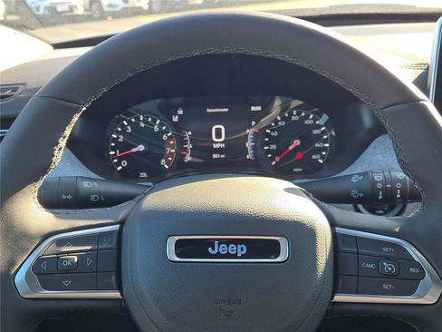 New 2026 Jeep Compass Latitude image 32