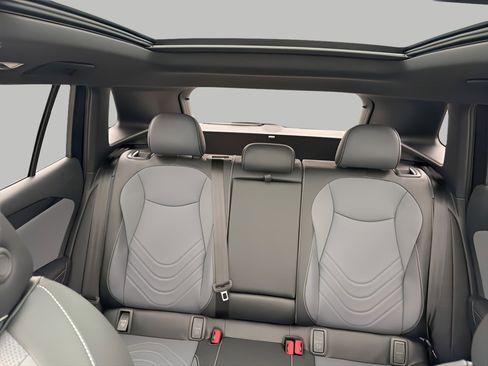 New 2026 Volkswagen Tiguan SE R-Line AWD/4WD image 22
