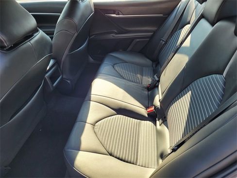 Used 2024 Toyota Camry SE image 8