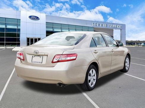 Used 2010 Toyota Camry image 4
