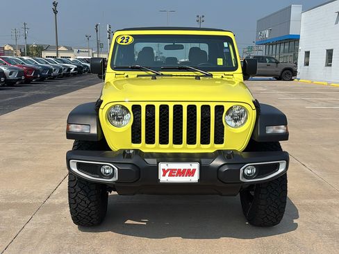 Used 2023 Jeep Gladiator Sport w/ Off Road Group image 4
