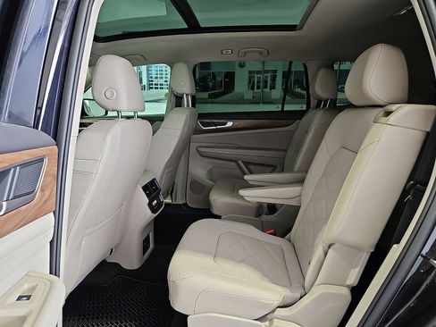 Certified 2024 Volkswagen Atlas SE w/ Panoramic Sunroof Package AWD/4WD image 13