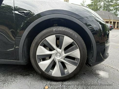 Used 2023 Tesla Model Y 2WD image 24