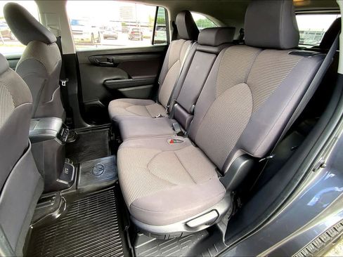 Used 2023 Toyota Highlander LE image 20