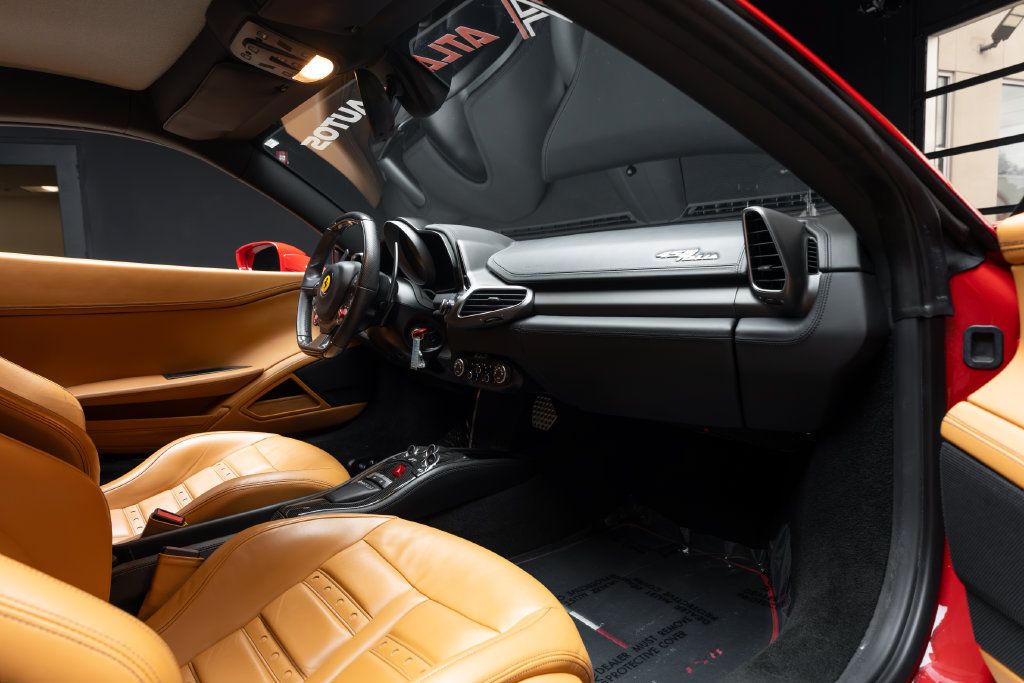 Used 2015 Ferrari 458 Italia Coupe RWD image 51