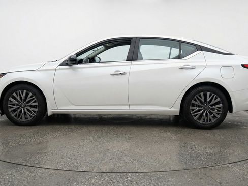 Used 2025 Nissan Altima 2.5 SV FWD image 5