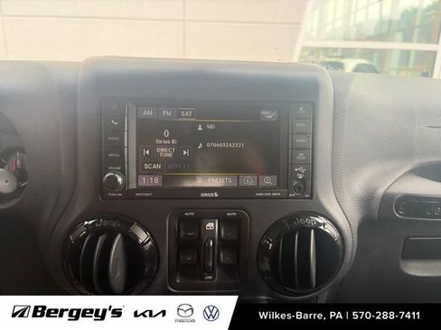 Used 2016 Jeep Wrangler Unlimited Sahara AWD/4WD image 11