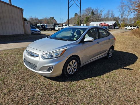 Used 2016 Hyundai Accent SE image 3