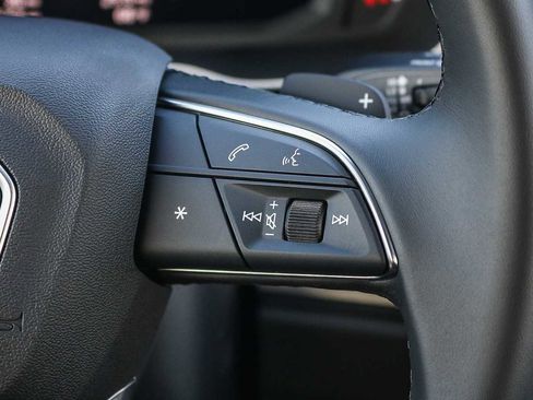 Used 2025 Audi Q3 2.0T Premium image 21