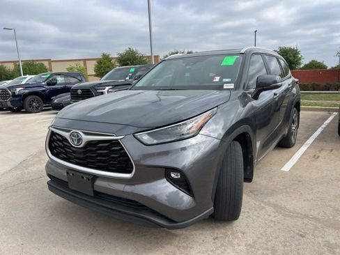 Used 2023 Toyota Highlander XLE image 8