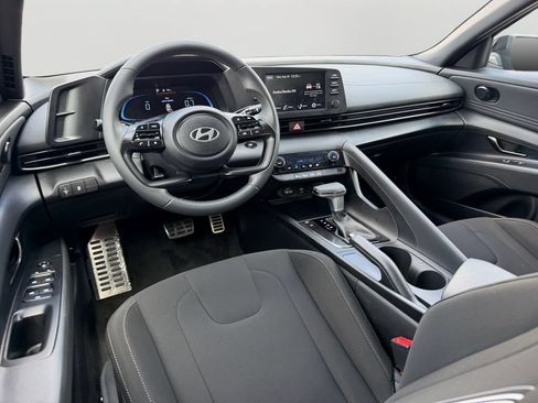 Used 2025 Hyundai Elantra Sport FWD image 13