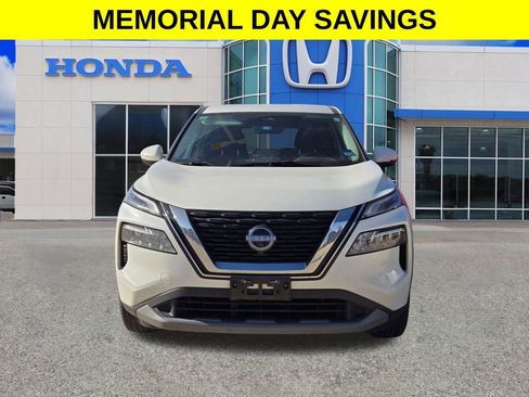 Used 2022 Nissan Rogue SV FWD image 3