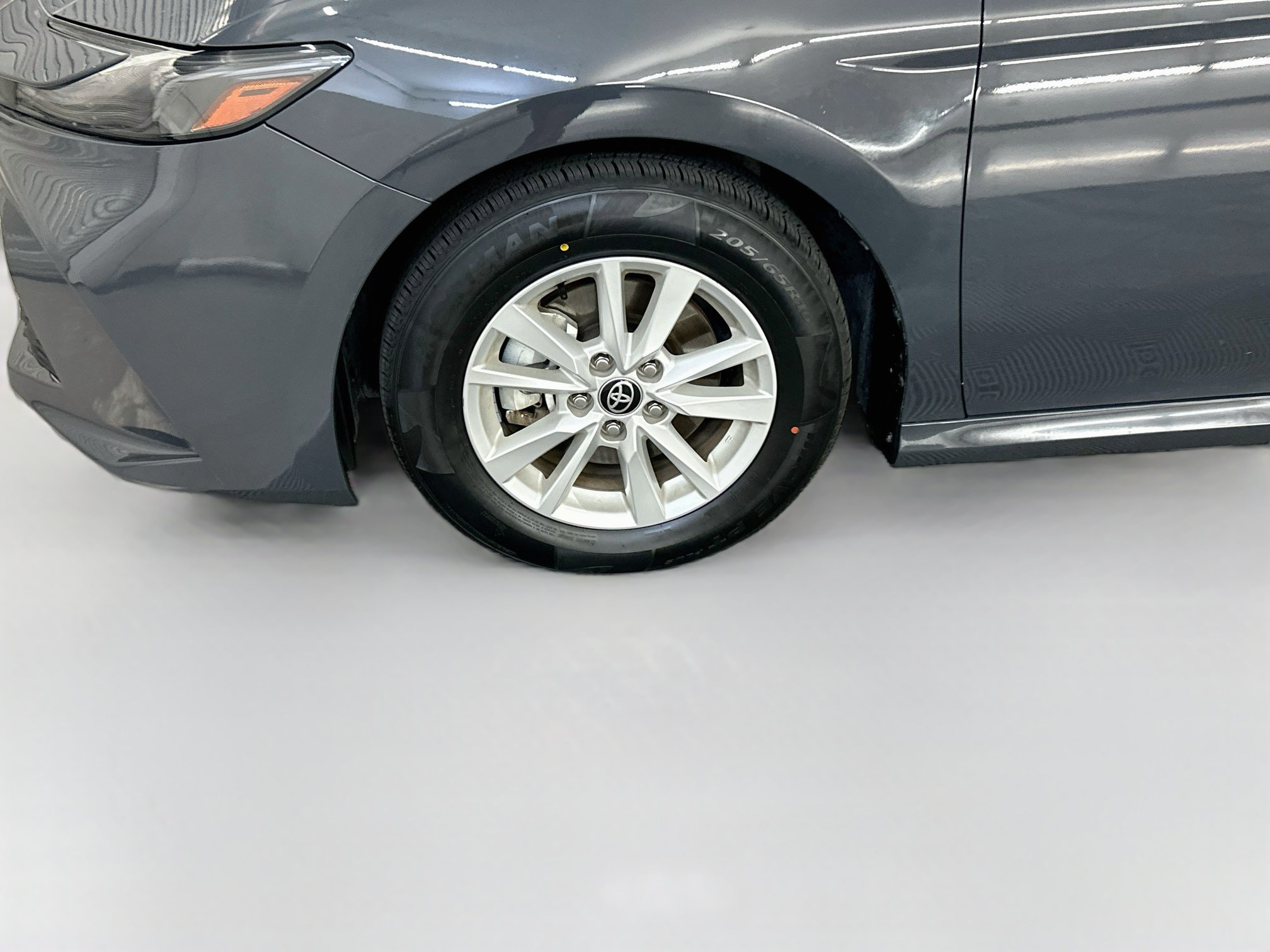 Used 2025 Toyota Camry LE FWD image 11