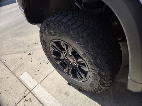 Used 2022 Chevrolet Silverado 1500 ZR2 w/ Technology Package image 8