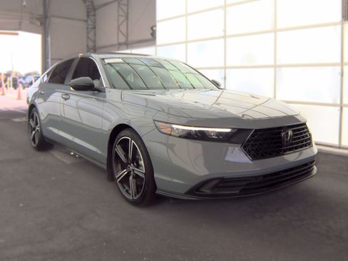 Used 2025 Honda Accord Sport image 5