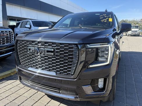 Used 2023 GMC Yukon Denali Ultimate image 3