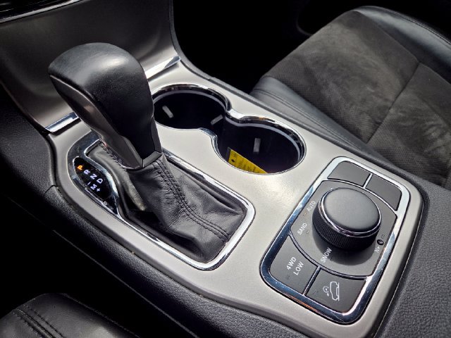 Used 2020 Jeep Grand Cherokee Altitude AWD/4WD image 19