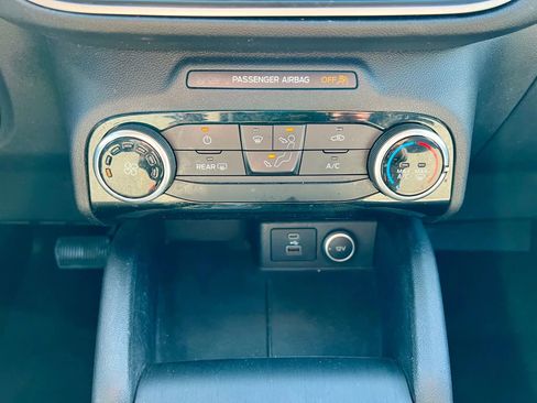 Used 2021 Ford Escape SE w/ SE Sport Appearance Package image 23