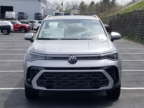 New 2025 Volkswagen Taos SEL image 5