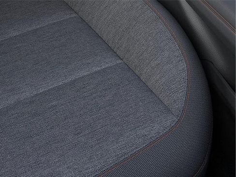 Used 2025 Ford Explorer Active image 28