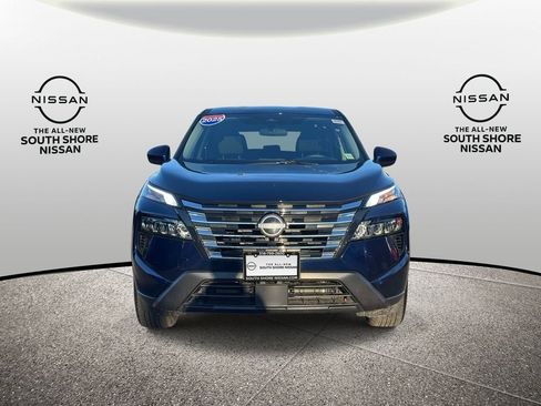 Used 2025 Nissan Rogue SV image 2