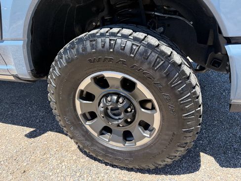 Used 2023 Ford F350 Platinum w/ Tremor Off-Road Package AWD/4WD image 9