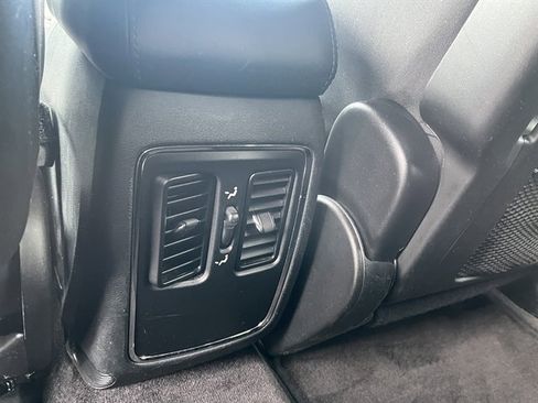 Used 2018 Jeep Grand Cherokee Laredo image 32