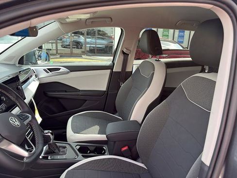 Certified 2025 Volkswagen Taos SE image 13