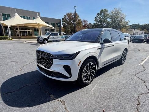 New 2026 Lincoln Nautilus Reserve image 3