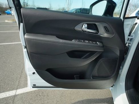 New 2026 Chrysler Pacifica Select image 15