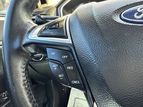 Used 2018 Ford Fusion SE w/ Fusion SE Technology Package FWD image 22