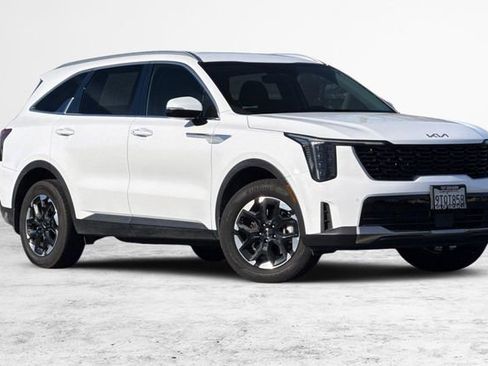 Certified 2025 Kia Sorento S image 2