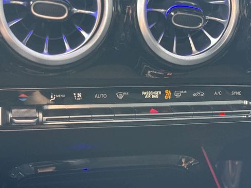Used 2023 Mercedes-Benz GLB 250 image 20