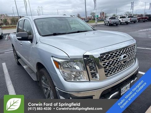 Used 2018 Nissan Titan SV w/ SV Convenience Package image 3