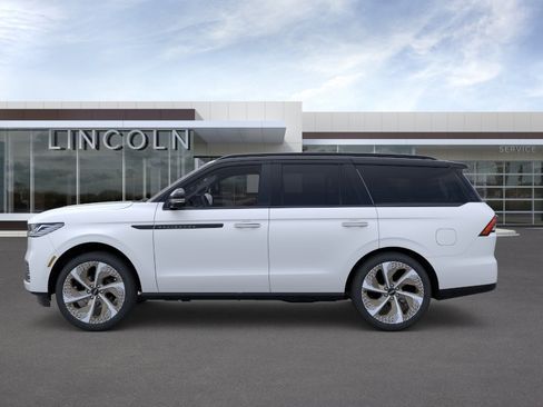 New 2026 Lincoln Navigator Black Label w/ Black Label Special Edition AWD/4WD image 3