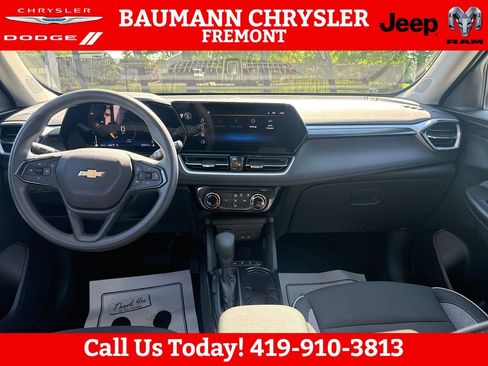 Used 2025 Chevrolet TrailBlazer LT AWD/4WD image 12