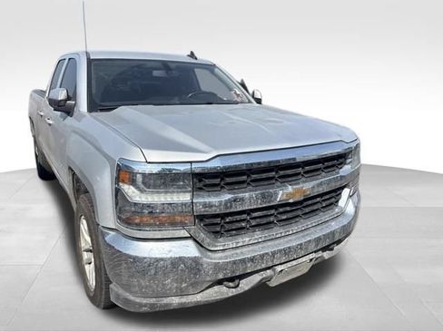 Used 2018 Chevrolet Silverado 1500 LT w/ Trailering Package AWD/4WD image 2