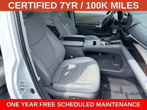 Used 2024 Toyota Sienna XLE FWD image 9