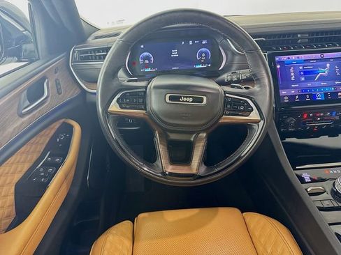 Used 2023 Jeep Grand Cherokee Summit w/ Luxury Tech Group V AWD/4WD image 28