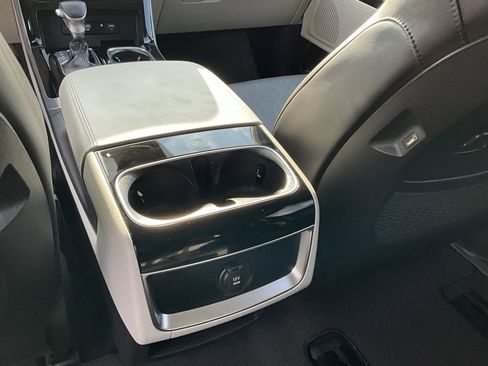 Used 2024 Kia Carnival EX image 30