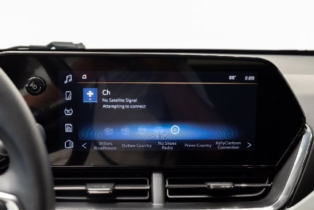 Used 2025 Chevrolet Trax LT w/ Driver Confidence Package FWD image 16