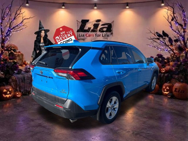 Used 2019 Toyota RAV4 LE w/ Carpet Mat Package AWD/4WD image 3