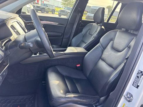 Used 2018 Volvo XC90 T6 Momentum w/ Convenience Package AWD/4WD image 11