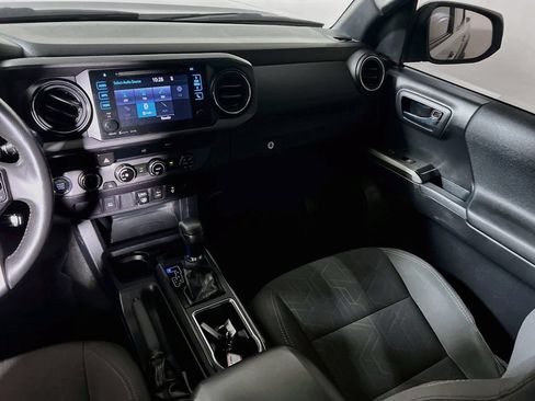 Certified 2018 Toyota Tacoma TRD Off-Road AWD/4WD image 20